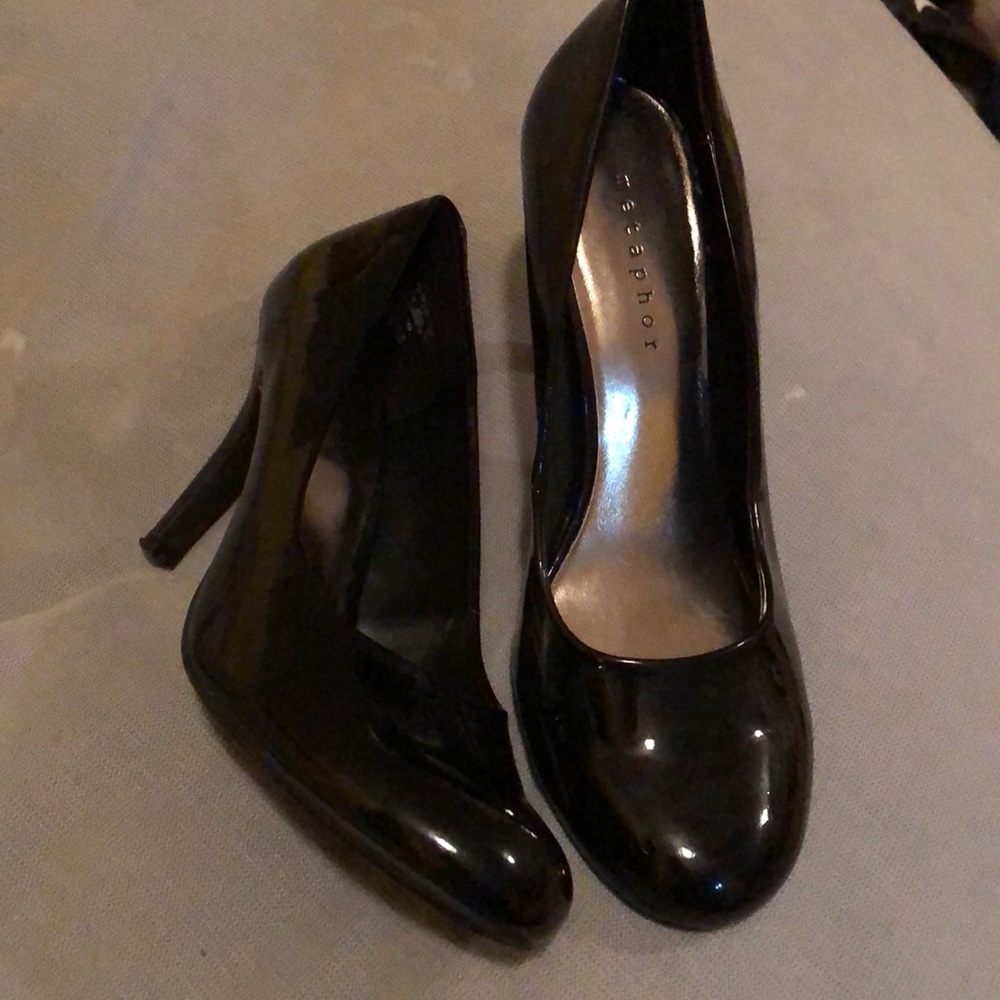 metaphor black heels